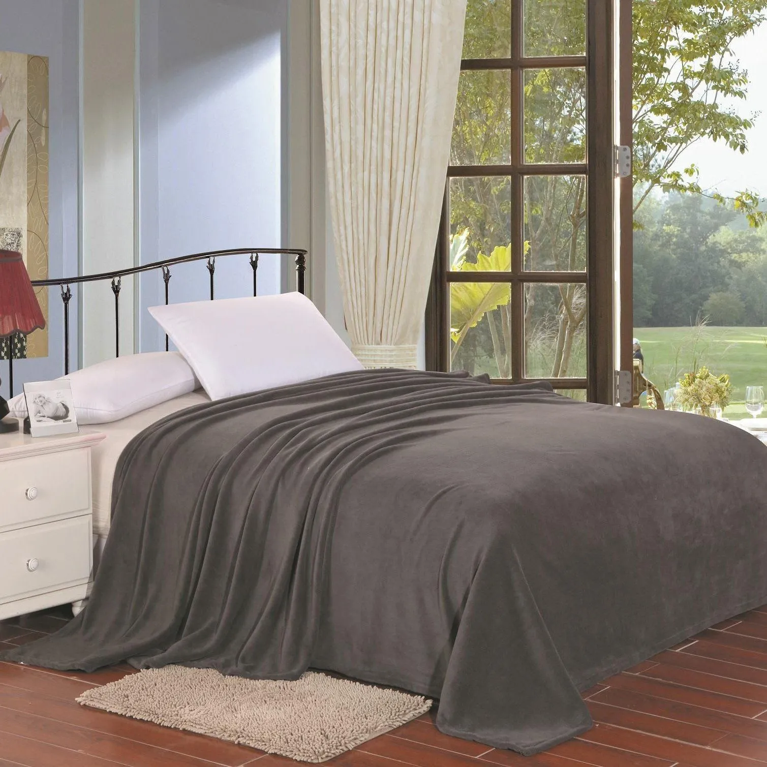 Lightweight and Soft Solid Blankets
